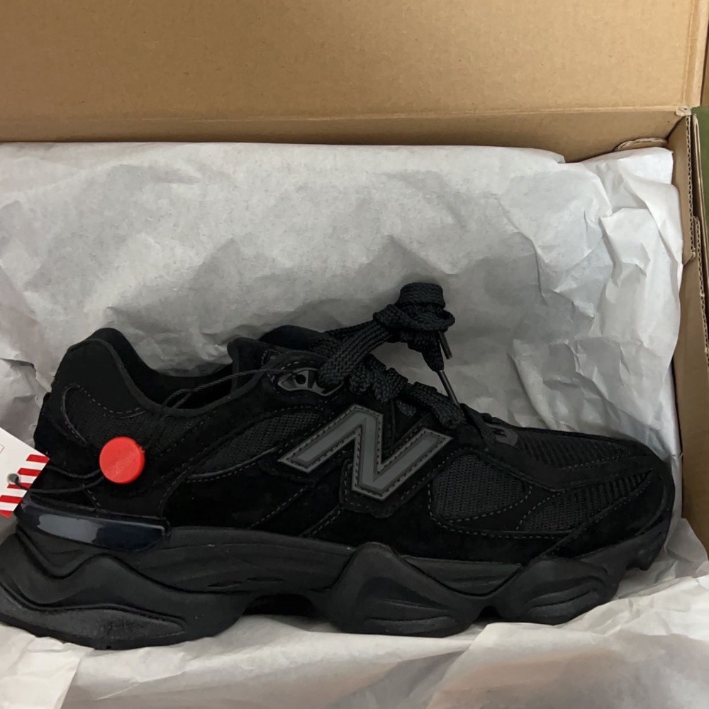 9060 'TRIPLE BLACK'